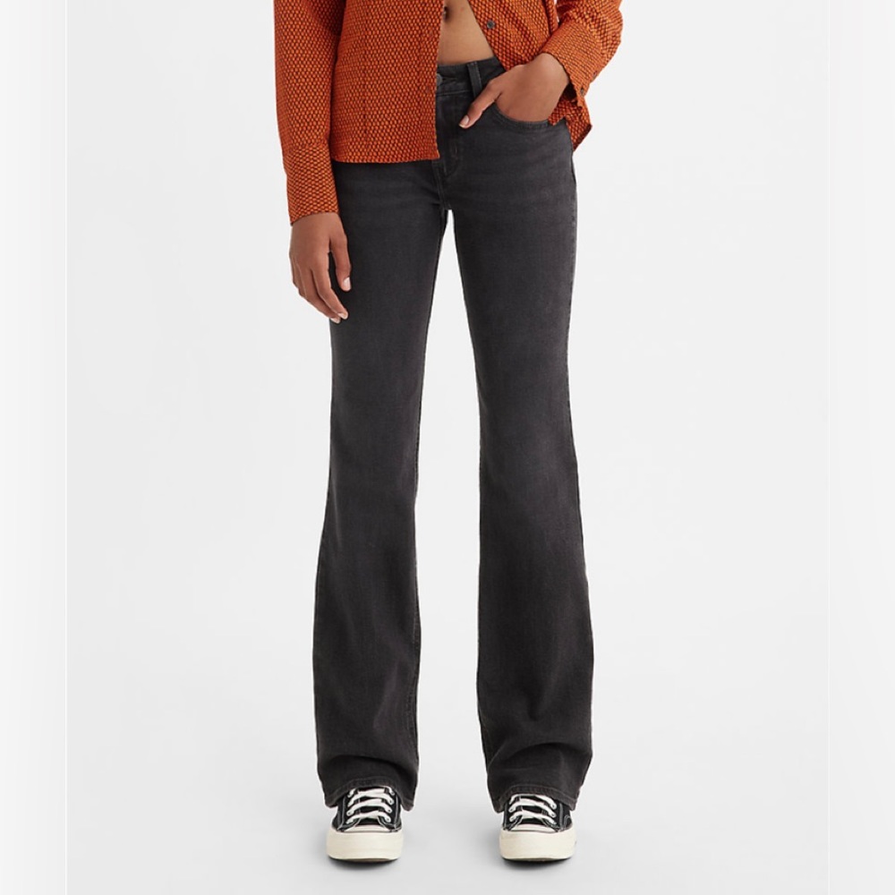 NWT- LEVI’S SUPERLOW BOOTCUT JEANS